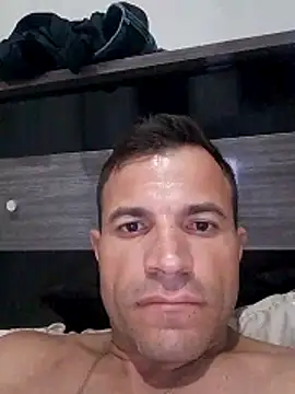 Snapshot of Claudiokkkkk chatting on February 5, 12:04 am Claudiokkkkk online show from February 5, 12:04 am