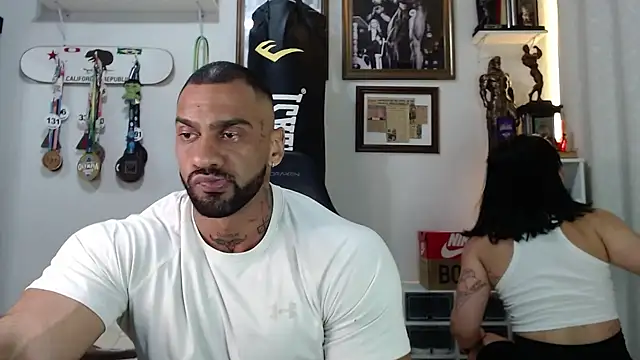 Snapshot of henryhadesflirt chatting on October 31, 11:17 pm henryhadesflirt online show from October 31, 11:17 pm