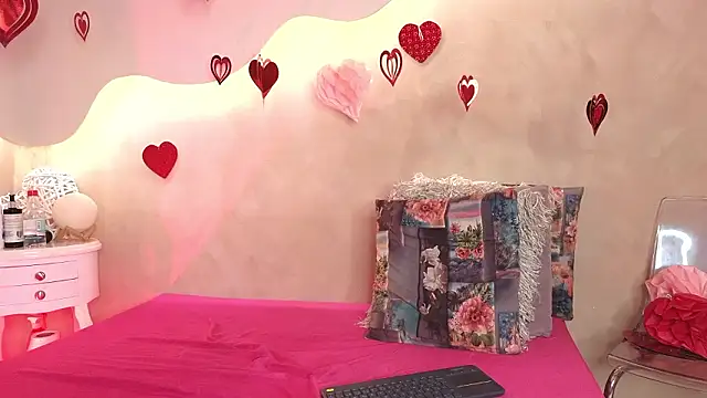 SaraGuzmann online show from February 19, 7:32 pm