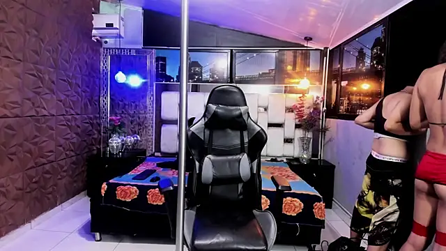 Snapshot of Twindesires chatting on October 12, 5:06 am Twindesires online show from October 12, 5:06 am