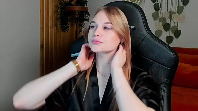 AriaWell online show from October 30, 6:30 pm