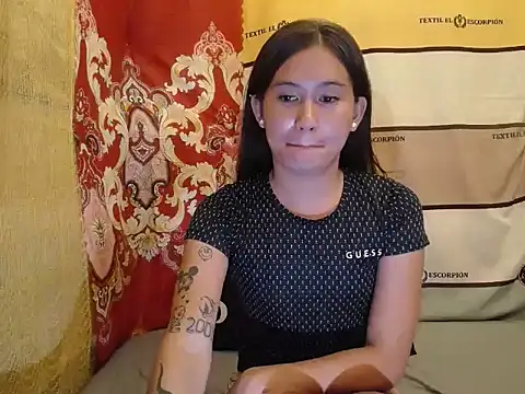 Snapshot of girlyesha chatting on October 8, 10:46 am girlyesha online show from October 8, 10:46 am
