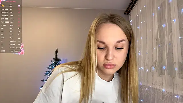 TanekaBoitel online show from December 17, 4:57 pm