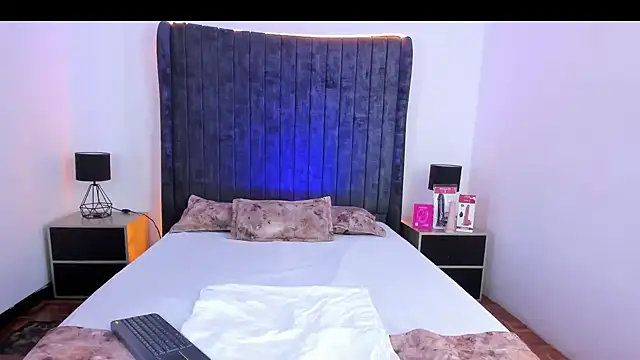 VanessaParis   online show from November 15, 9:32 pm