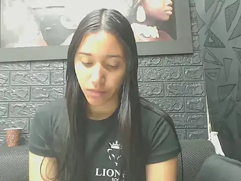 Snapshot of Lil_Rose2006 chatting on February 19, 12:23 pm Lil Rose2006 online show from February 19, 12:23 pm