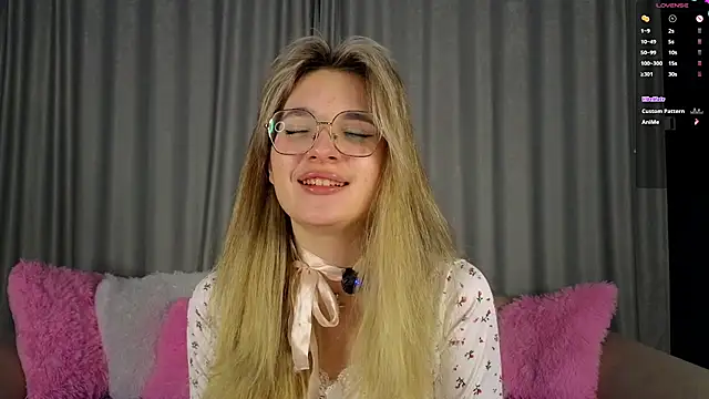 vivyboo111 online show from November 22, 8:30 pm