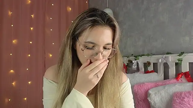 vivyboo111 online show from January 12, 9:42 pm