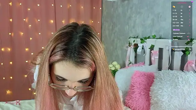 Snapshot of vivyboo111 chatting on March 4, 8:04 pm vivyboo111 online show from March 4, 8:04 pm