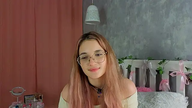 Snapshot of vivyboo111 chatting on March 6, 8:16 pm vivyboo111 online show from March 6, 8:16 pm