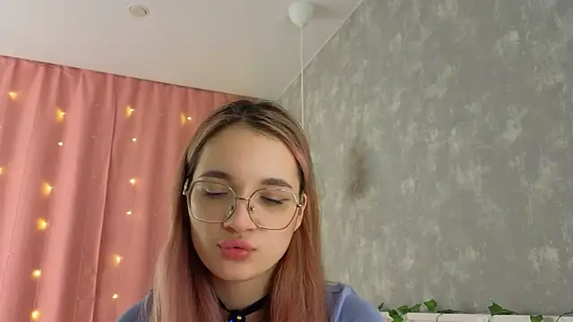 Snapshot of vivyboo111 chatting on March 16, 9:41 pm vivyboo111 online show from March 16, 9:41 pm