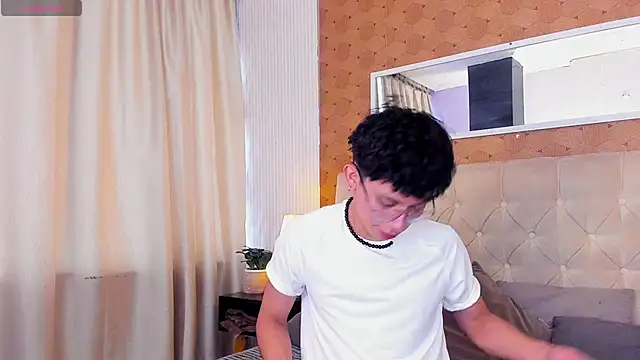 liam twiink online show from January 9, 7:15 pm