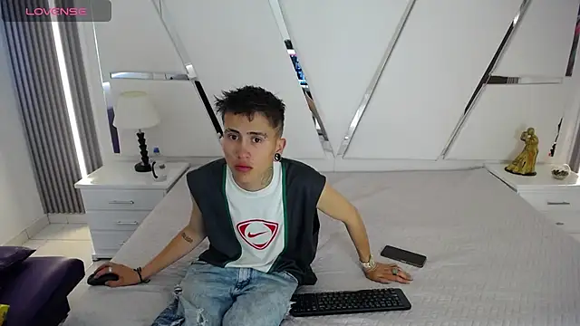 oblivionlove online show from February 5, 12:43 pm