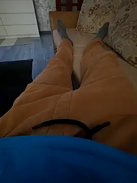 Snapshot of Foxbiker chatting on October 17, 11:24 am Foxbiker online show from October 17, 11:24 am