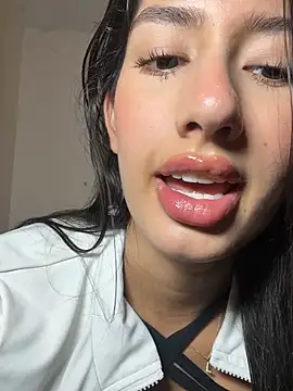 Snapshot of Julieta_Duque chatting on August 5, 3:20 am Julieta Duque online show from August 5, 3:20 am