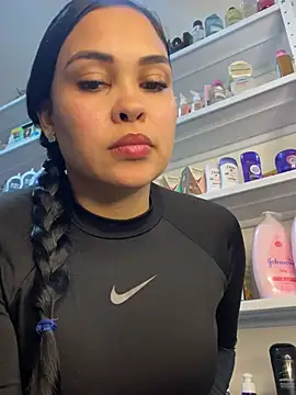 Snapshot of FOX_LATINA chatting on April 24, 12:35 am FOX LATINA online show from April 24, 12:35 am