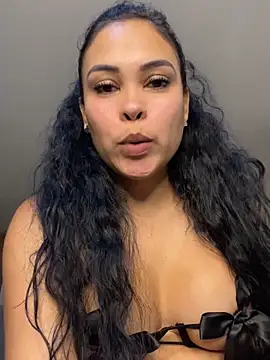 Snapshot of FOX_LATINA chatting on April 28, 3:22 am FOX LATINA online show from April 28, 3:22 am