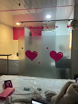 Snapshot of MoniUribe chatting on November 5, 11:10 am MoniUribe online show from November 5, 11:10 am