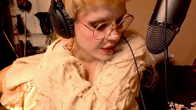 tacodeluxxxe online show from December 1, 5:07 pm