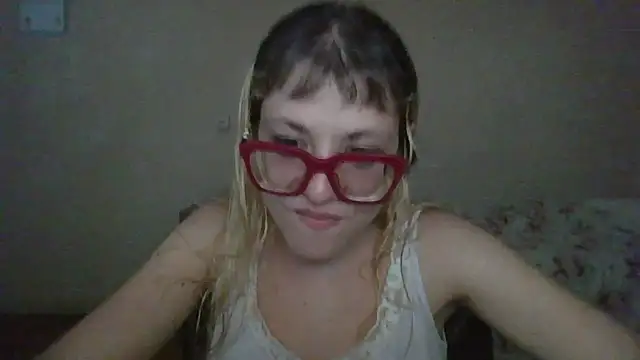 Snapshot of BlondieTami chatting on February 3, 11:32 pm BlondieTami online show from February 3, 11:32 pm