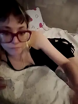 Snapshot of BlondieTami chatting on March 3, 12:17 am BlondieTami online show from March 3, 12:17 am