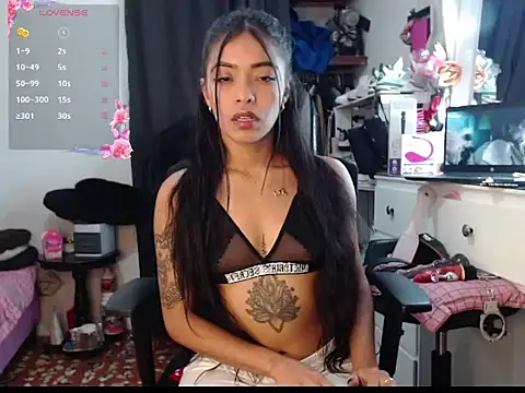 pocahot222 online show from October 12, 4:11 am