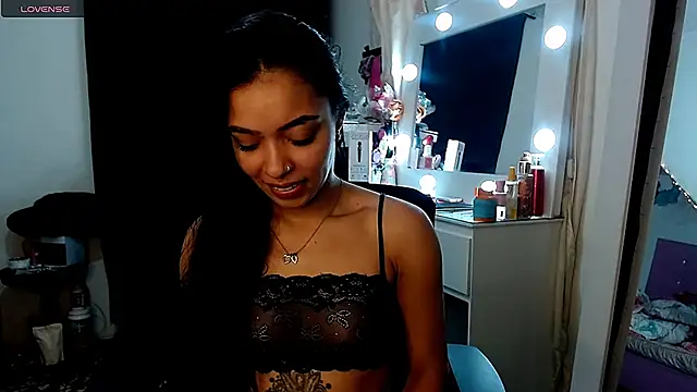 pocahot222 online show from October 18, 5:35 pm