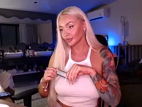 mollyelise online show from October 2, 4:25 pm