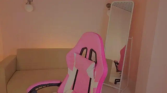 kianawhite online show from March 2, 2:36 am