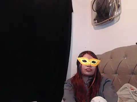 dulce-emily18 online show from September 23, 3:09 am