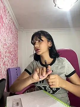 Snapshot of xoxo_milk chatting on February 7, 10:13 pm xoxo milk online show from February 7, 10:13 pm