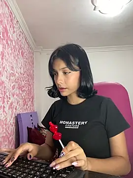 Snapshot of xoxo_milk chatting on February 17, 5:30 pm xoxo milk online show from February 17, 5:30 pm