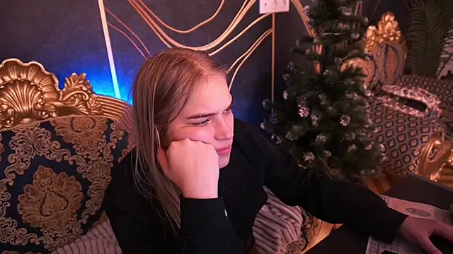 Snapshot of AlinaLiii chatting on January 16, 7:23 am AlinaLiii online show from January 16, 7:23 am