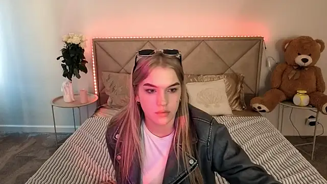 Snapshot of AlinaLiii chatting on March 12, 1:28 pm AlinaLiii online show from March 12, 1:28 pm