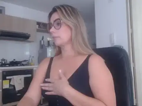 LovePaula online show from March 5, 10:21 pm