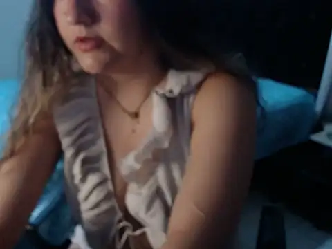 Snapshot of hilarymilky chatting on October 5, 2:21 am hilarymilky online show from October 5, 2:21 am