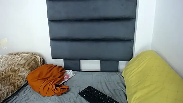 Juiceybileh online show from November 16, 9:09 pm