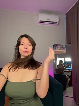 Snapshot of EllaCanny chatting on July 2, 5:02 am EllaCanny online show from July 2, 5:02 am
