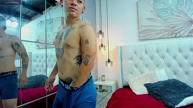 wildthor26 online show from February 19, 4:19 am