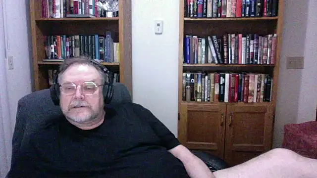 Snapshot of Vinyl22@xh chatting on February 28, 1:28 am Vinyl22xh online show from February 28, 1:28 am