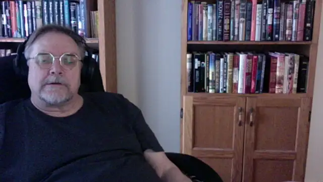 Vinyl22xh online show from April 3, 9:35 pm