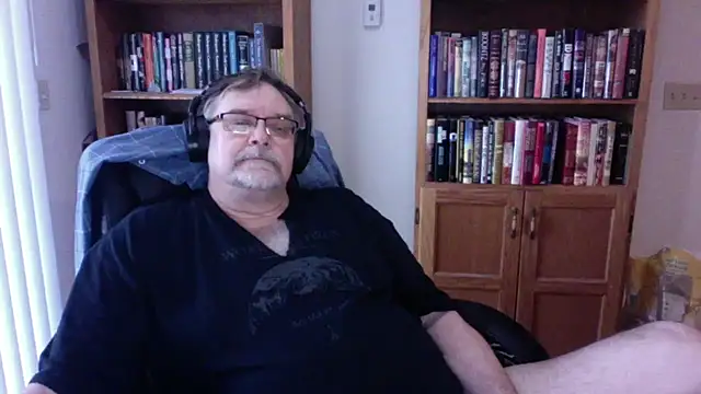 Vinyl22xh online show from April 15, 4:03 pm