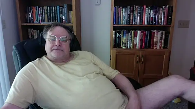Snapshot of Vinyl22@xh chatting on May 2, 7:52 pm Vinyl22xh online show from May 2, 7:52 pm