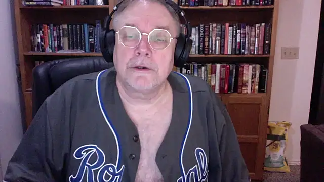 Snapshot of Vinyl22@xh chatting on May 17, 3:15 am Vinyl22xh online show from May 17, 3:15 am