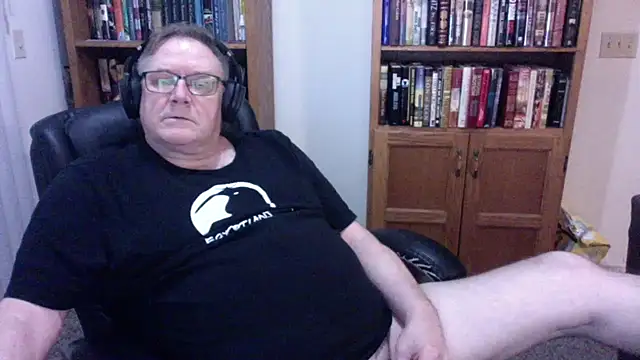 Snapshot of Vinyl22@xh chatting on May 19, 3:46 am Vinyl22xh online show from May 19, 3:46 am