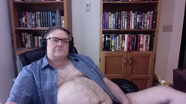 Snapshot of Vinyl22@xh chatting on May 19, 6:47 pm Vinyl22xh online show from May 19, 6:47 pm