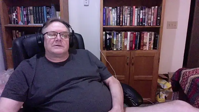 Snapshot of Vinyl22@xh chatting on May 25, 3:56 am Vinyl22xh online show from May 25, 3:56 am
