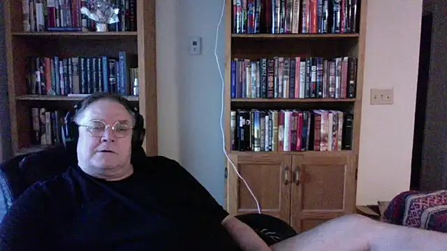 Snapshot of Vinyl22@xh chatting on May 26, 12:28 am Vinyl22xh online show from May 26, 12:28 am