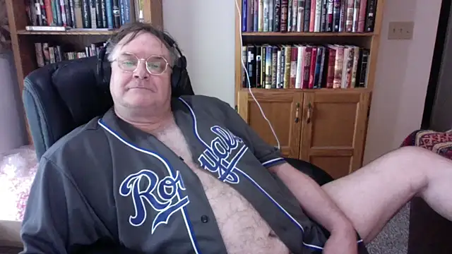 Snapshot of Vinyl22@xh chatting on June 3, 6:57 pm Vinyl22xh online show from June 3, 6:57 pm