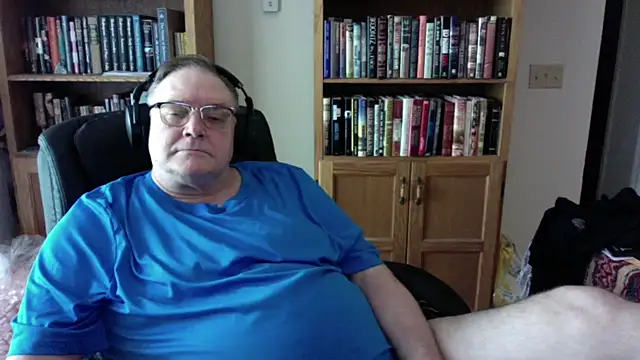 Snapshot of Vinyl22@xh chatting on July 14, 6:02 pm Vinyl22xh online show from July 14, 6:02 pm