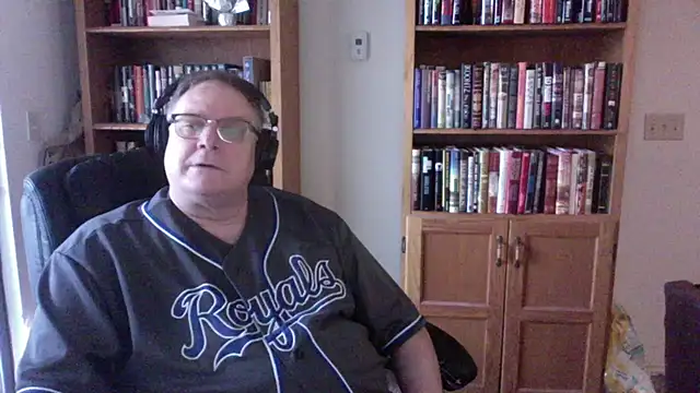 Snapshot of Vinyl22@xh chatting on July 22, 12:02 am Vinyl22xh online show from July 22, 12:02 am